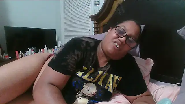 ebonyred online show from 04-30-26, 01:01