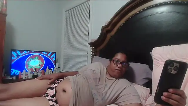 ebonyred online show from 05-07-26, 01:11