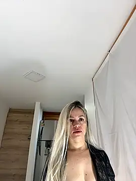 nicole valencia  online show from 02-16-25, 09:15