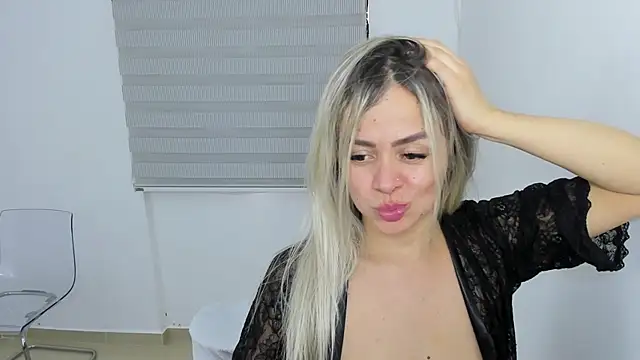 nicole valencia  online show from 01-05-26, 05:27