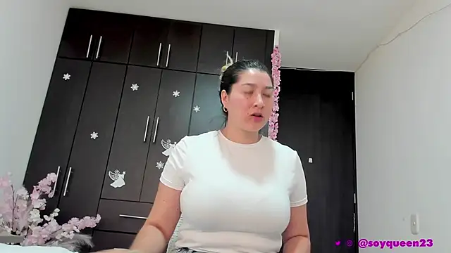 Snapshot of Soyqueen chatting on 01-24-25, 04:59 Soyqueen online show from 01-24-25, 04:59
