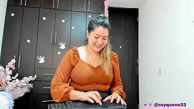 Snapshot of Soyqueen chatting on 01-31-25, 05:30 Soyqueen online show from 01-31-25, 05:30