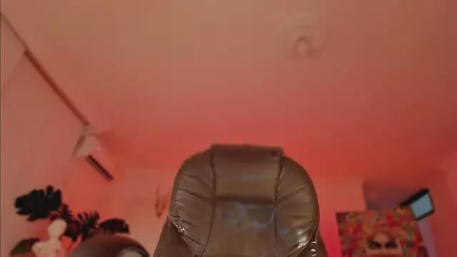 Taylor  foxxx online show from 12-14-24, 04:12