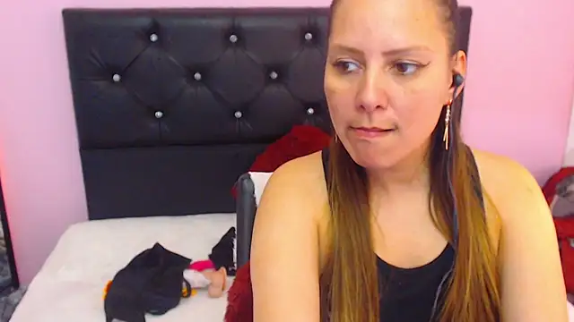 camila delarosa online show from 02-25-25, 06:31