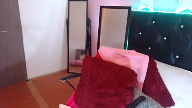 camila delarosa online show from 10-12-25, 09:41