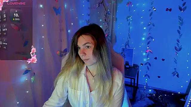 Snapshot of Sweet_me_ chatting on 05-18-26, 05:24 Sweet me online show from 05-18-26, 05:24