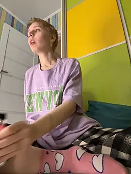 Crayzy Luv online show from 03-19-25, 09:48