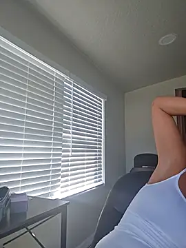 Snapshot of Dixiefaye_Pika chatting on 11-21-25, 04:16 Dixiefaye Pika online show from 11-21-25, 04:16