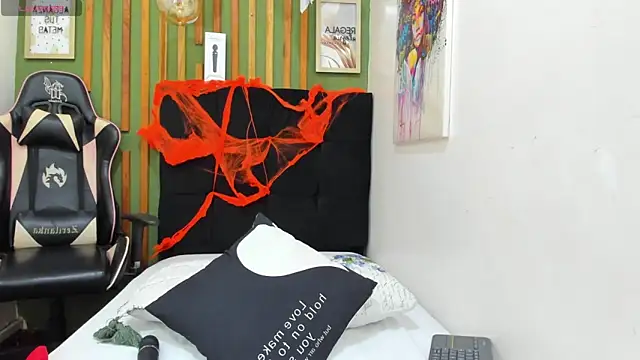 AichaBrown online show from 10-10-25, 04:00