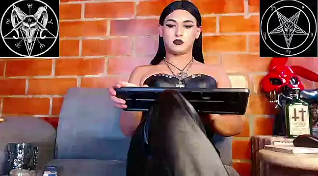 Snapshot of Domina_Lilith chatting on 02-20-25, 05:18 Domina Lilith online show from 02-20-25, 05:18