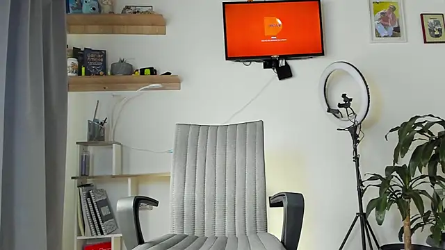 manucute 23  online show from 11-30-25, 04:44