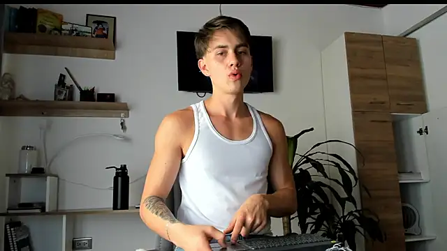 manucute 23  online show from 03-28-26, 03:33