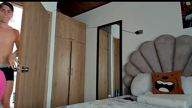 manucute 23  online show from 04-20-26, 02:53