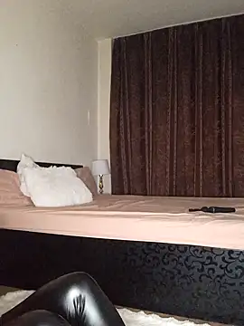 Snapshot of GiseleReine chatting on 03-21-25, 06:51 GiseleReine online show from 03-21-25, 06:51