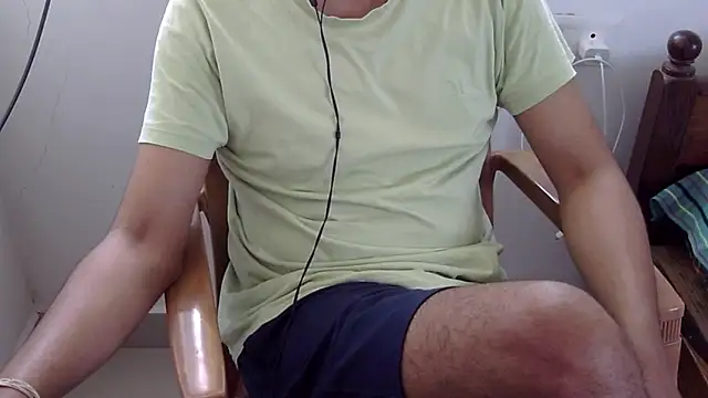 Snapshot of The_SHY_uncut chatting on 04-26-26, 06:11 The SHY uncut online show from 04-26-26, 06:11