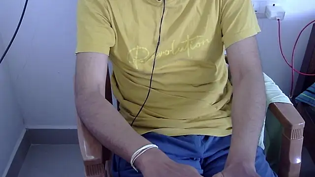Snapshot of The_SHY_uncut chatting on 05-12-26, 03:47 The SHY uncut online show from 05-12-26, 03:47
