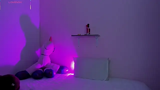 Oriana Guzman online show from 01-18-26, 02:48