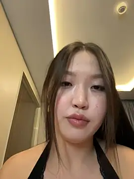 Snapshot of Aiko_Yumi chatting on 01-03-25, 05:31 Aiko Yumi online show from 01-03-25, 05:31
