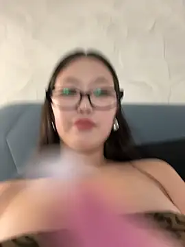 Snapshot of Aiko_Yumi chatting on 03-03-25, 08:00 Aiko Yumi online show from 03-03-25, 08:00