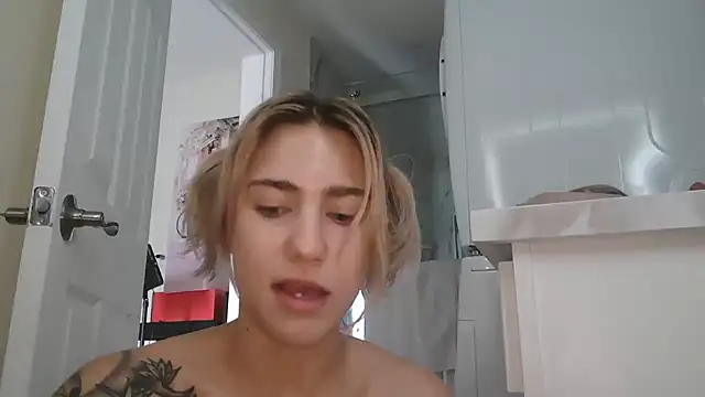 NatalieKneals online show from 12-15-25, 05:39