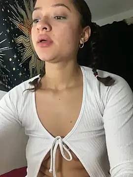 Snapshot of Alicia_ALICIA chatting on 12-30-24, 04:31 Alicia ALICIA online show from 12-30-24, 04:31