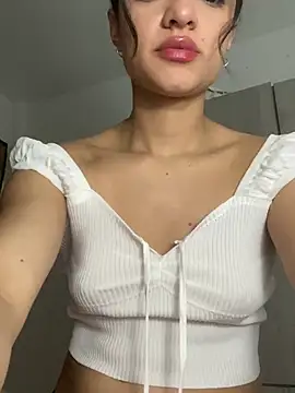Snapshot of Alicia_ALICIA chatting on 01-04-25, 04:23 Alicia ALICIA online show from 01-04-25, 04:23
