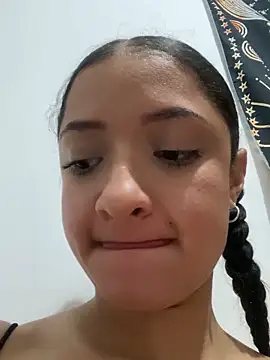 Snapshot of Alicia_ALICIA chatting on 01-10-25, 08:37 Alicia ALICIA online show from 01-10-25, 08:37