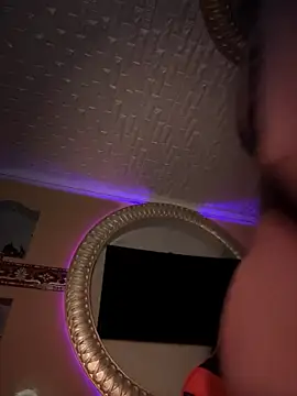 Snapshot of ORLA86 chatting on 11-14-25, 10:51 ORLA86 online show from 11-14-25, 10:51