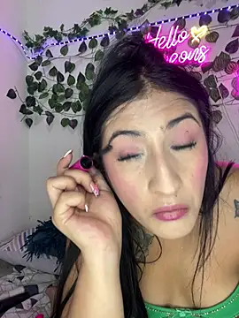 Snapshot of alondra_darling chatting on 03-20-25, 09:35 alondra darling online show from 03-20-25, 09:35