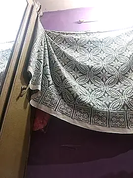 Snapshot of GlassBarge9 chatting on 01-10-25, 08:26 GlassBarge9 online show from 01-10-25, 08:26