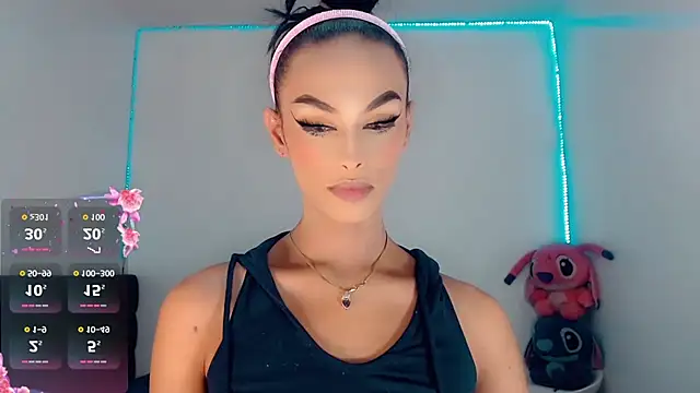 Snapshot of _Riannagarcia_ chatting on 10-11-25, 03:17 Riannagarcia online show from 10-11-25, 03:17