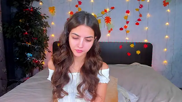 Milana Crystal  online show from 11-17-25, 08:09