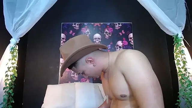Snapshot of francesco_evan chatting on 02-13-25, 03:56 francesco evan online show from 02-13-25, 03:56