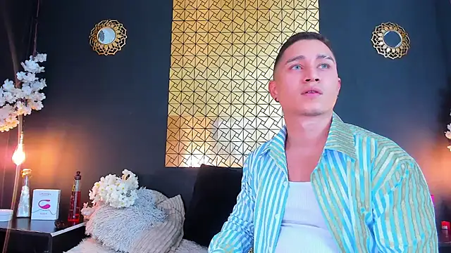 Snapshot of francesco_evan chatting on 03-18-25, 07:42 francesco evan online show from 03-18-25, 07:42
