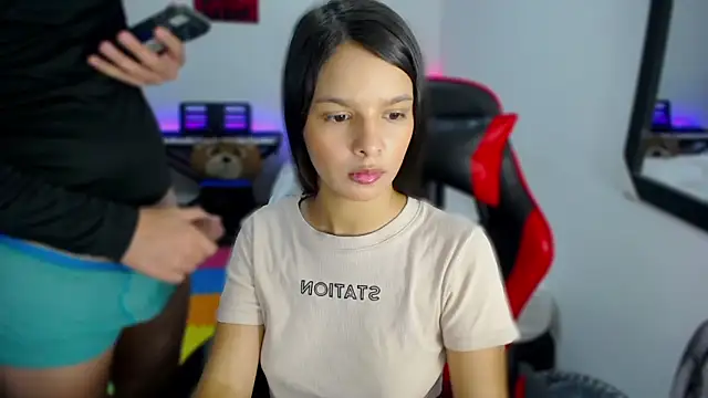 Snapshot of jessi_and_boy chatting on 10-18-25, 03:46 jessi and boy online show from 10-18-25, 03:46