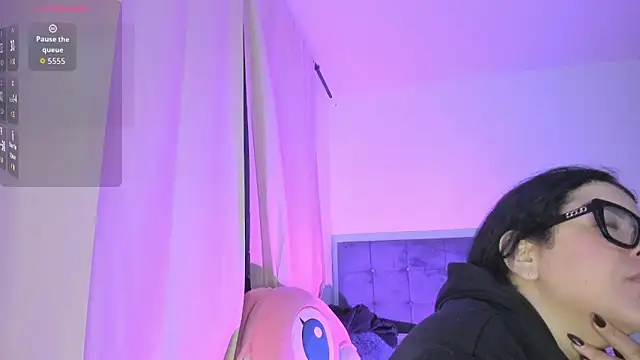 Snapshot of Kylie2211 chatting on 06-11-26, 01:16 Kylie2211 online show from 06-11-26, 01:16