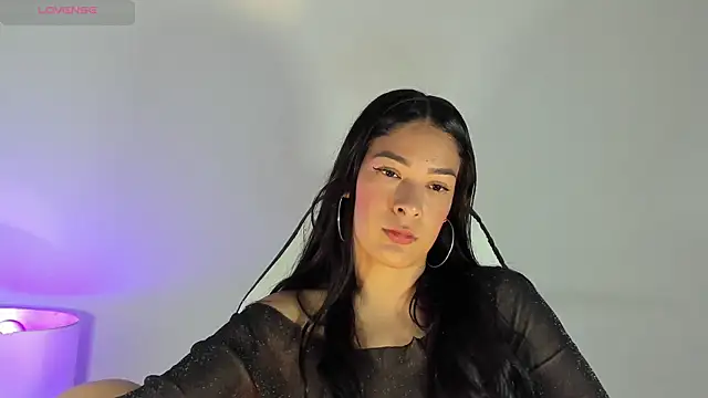 Snapshot of bella_hadid1_ chatting on 02-08-25, 10:08 bella hadid1  online show from 02-08-25, 10:08