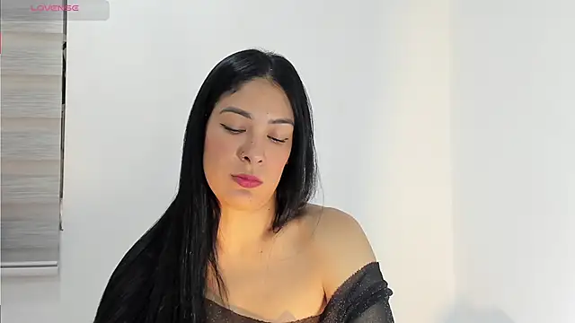 Snapshot of bella_hadid1_ chatting on 10-04-25, 07:45 bella hadid1  online show from 10-04-25, 07:45