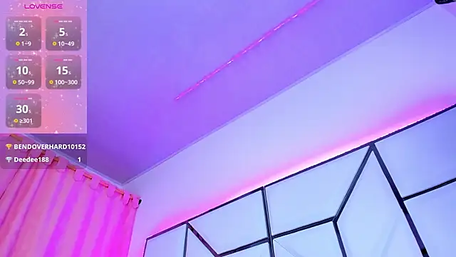 Snapshot of SarayRoyse chatting on 01-14-25, 10:23 SarayRoyse online show from 01-14-25, 10:23