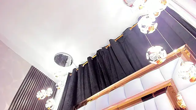 Snapshot of SarayRoyse chatting on 03-07-25, 10:21 SarayRoyse online show from 03-07-25, 10:21