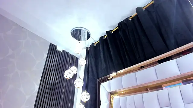 Snapshot of SarayRoyse chatting on 10-01-25, 07:31 SarayRoyse online show from 10-01-25, 07:31