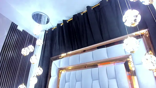 SarayRoyse online show from 11-30-25, 07:18