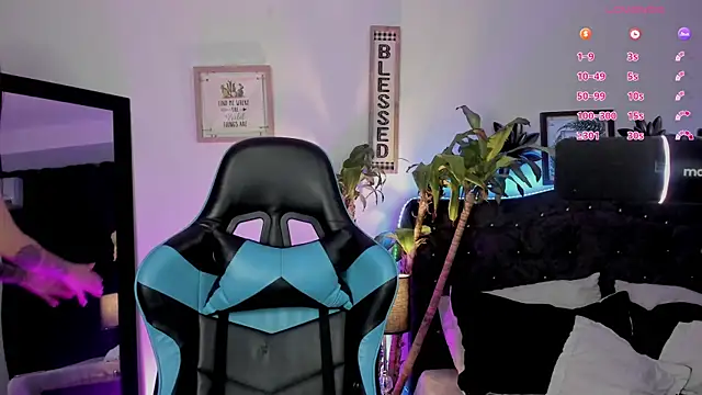 Snapshot of devlin_violett chatting on 02-19-25, 03:39 devlin violett online show from 02-19-25, 03:39