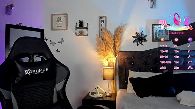 Snapshot of devlin_violett chatting on 09-16-25, 12:00 devlin violett online show from 09-16-25, 12:00