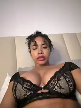 Snapshot of Brunettexio chatting on 02-06-25, 02:22 Brunettexio online show from 02-06-25, 02:22