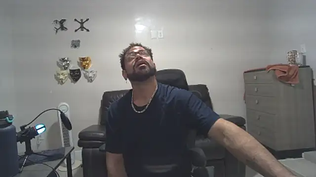 Zander823 online show from 04-21-26, 02:51