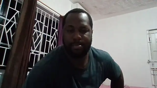 Snapshot of Bighood_T chatting on 10-18-25, 01:41 Bighood T online show from 10-18-25, 01:41