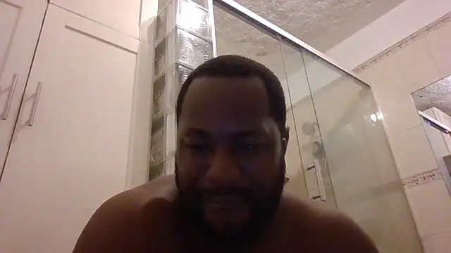 Snapshot of Bighood_T chatting on 05-21-26, 02:29 Bighood T online show from 05-21-26, 02:29