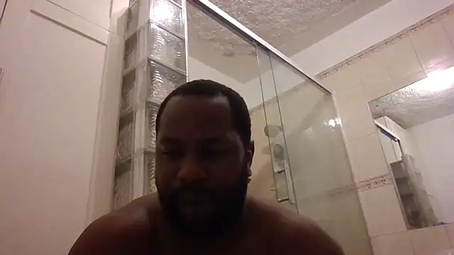 Snapshot of Bighood_T chatting on 05-26-26, 04:08 Bighood T online show from 05-26-26, 04:08