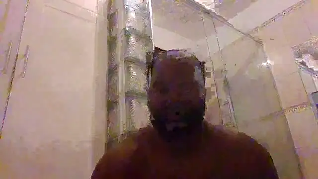 Snapshot of Bighood_T chatting on 06-18-26, 06:13 Bighood T online show from 06-18-26, 06:13